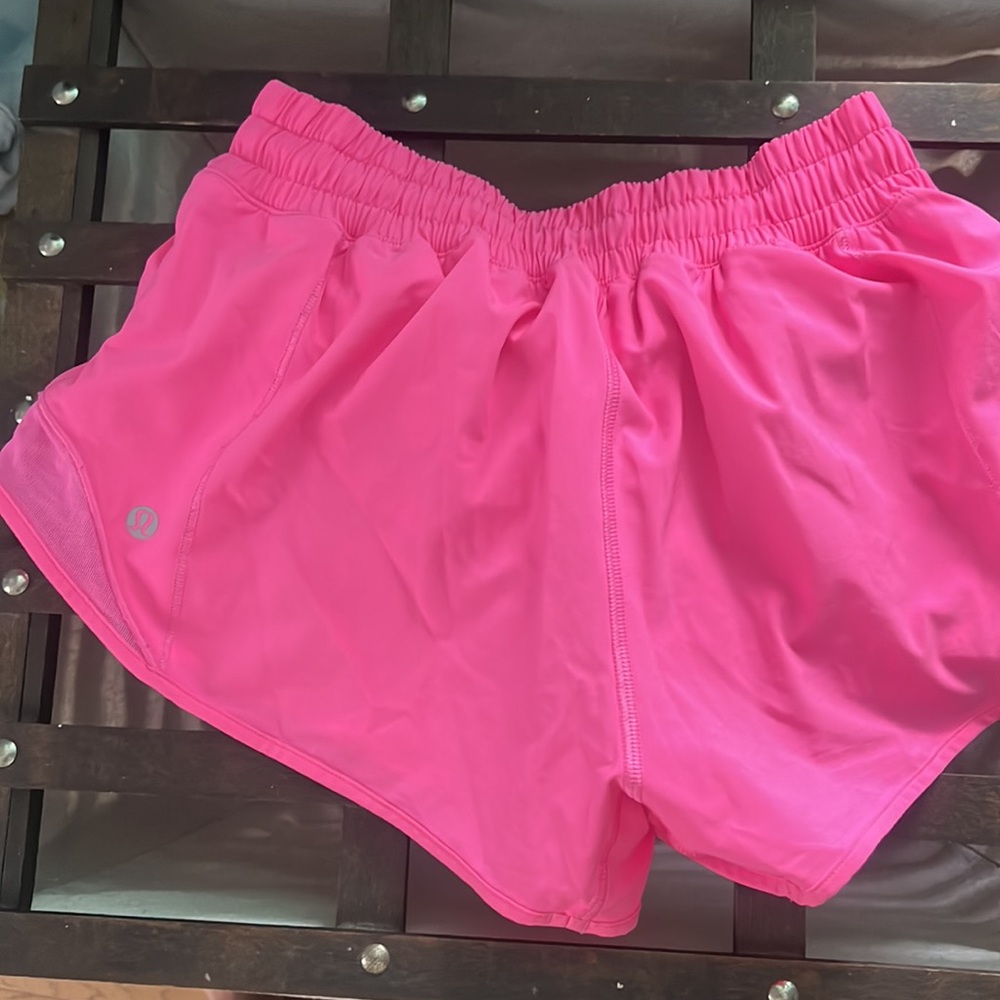 Lululemon hotty hot shorts 2.5” - Picture 3 of 3